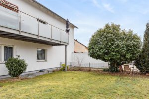 Außenansicht mit Garten