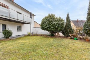 Außenansicht mit Garten