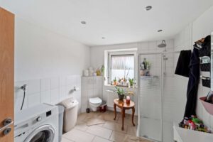 Badezimmer mit Dusche