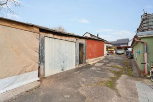 Garage und weiterer Stauraum