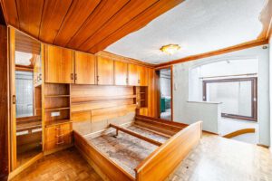 Schlafzimmer mit Badezimmer