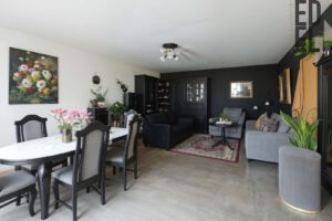 Wohnzimmer (KI generiert)