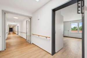 Flur mit Wohnungseingang